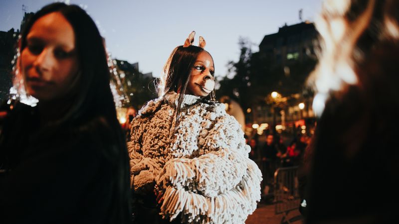 https://media.cnn.com/api/v1/images/stellar/prod/02-fashion-week-2025-09-30-cha-gonzalez-0092.JPG?c=16x9&q=w_800,c_fill