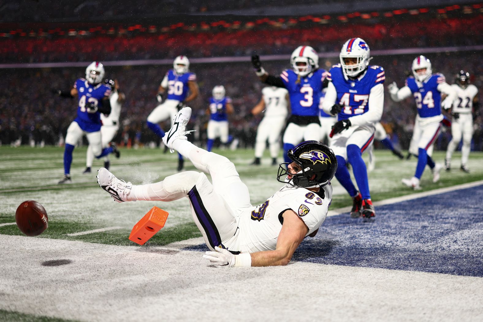 Baltimore Ravens tight end Mark Andrews drops a pass on a two-point conversion attempt that could have tied the score late in the Ravens’ playoff game against the Buffalo Bills on Sunday, January 19. <a href="index.php?page=&url=https%3A%2F%2Fwww.cnn.com%2F2025%2F01%2F19%2Fsport%2Fwhat-to-know-from-sundays-dramatic-nfl-playoff-games%2Findex.html">The Bills held on to win 27-25</a> and advance to the AFC Championship. <a href="index.php?page=&url=https%3A%2F%2Fwww.cnn.com%2F2024%2F09%2F09%2Fsport%2Fgallery%2Fnfl-2024-season%2Findex.html">See the best photos from this NFL season</a>.