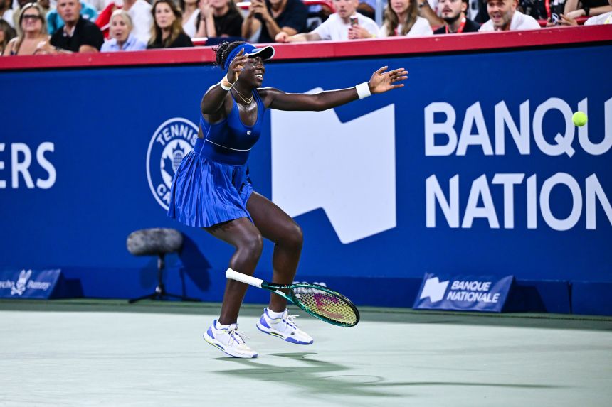 Mboko celebrates her victory against Rybakina.