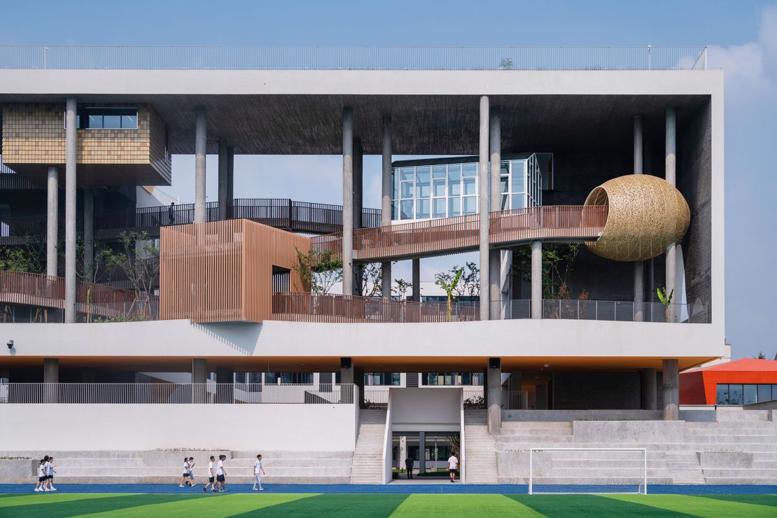 "Our focus was not just about designing a school, or working with new forms, spaces, materials and facades, but about designing new school life and bringing the power of nature into the building," said Di Ma, director at Approach Design Studio and the Zhejiang University of Technology Engineering Design Group, in a statement.