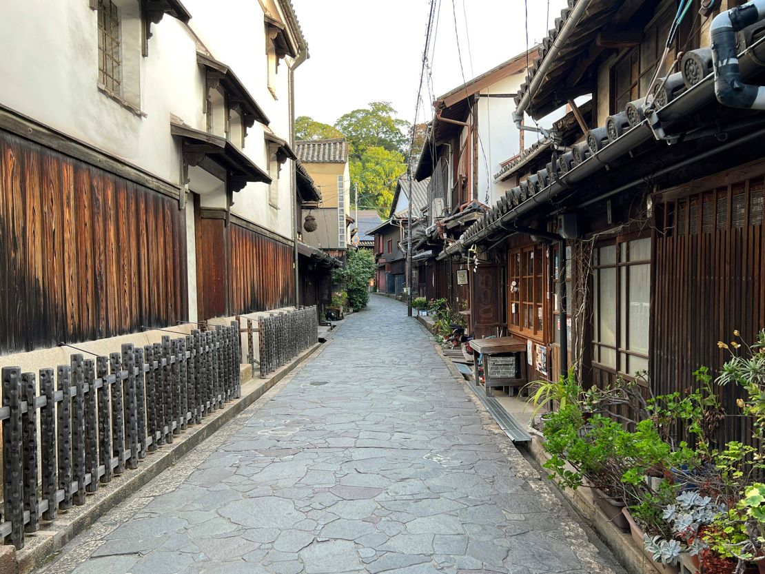 Tomonoura has about 280 buildings from the Edo Period.