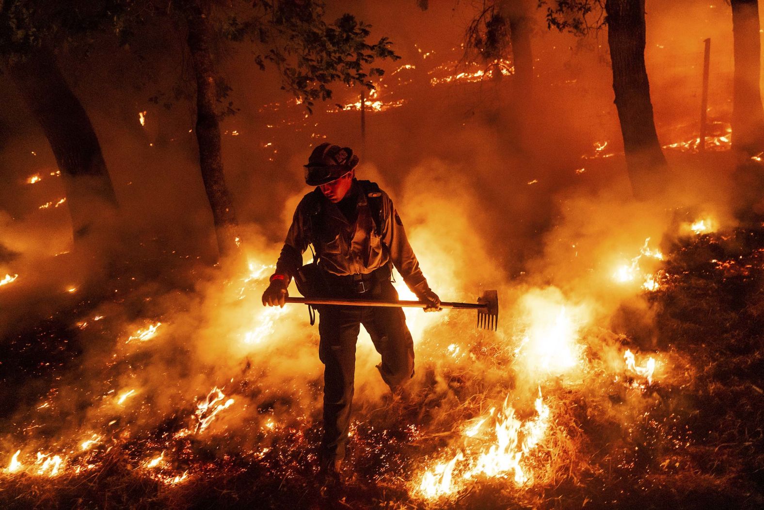 A firefighter battles the <a href="index.php?page=&url=https%3A%2F%2Fwww.cnn.com%2F2025%2F08%2F24%2Fweather%2Fwildfire-oregon-california-evacuate">Pickett Fire</a> in Napa County, California, on Saturday, August 23.