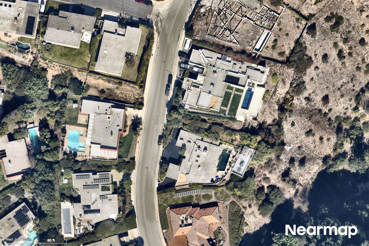 An aerial photos shows homes in the Pacific Palisades neighborhood on January 1.