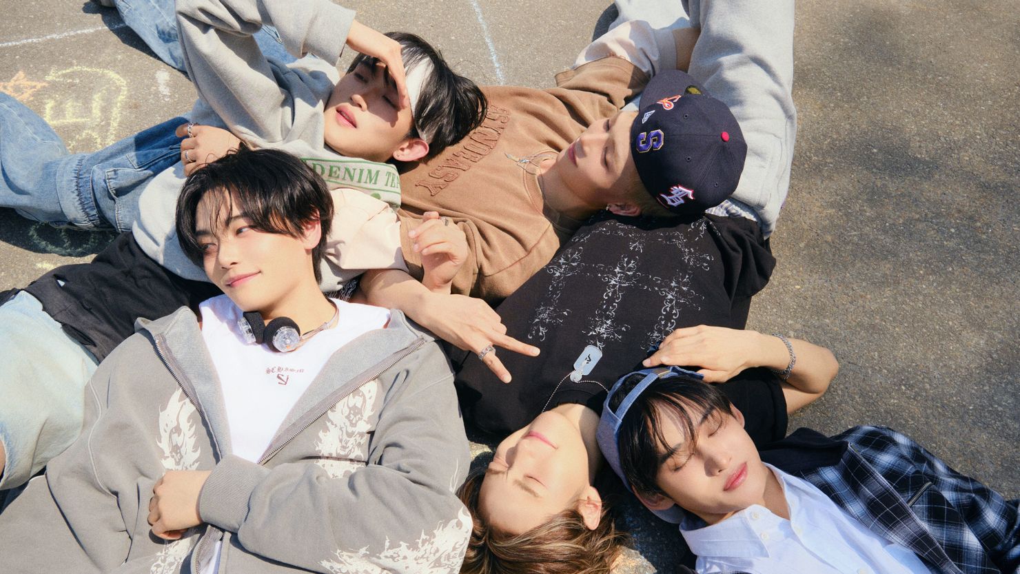 The newly debuted K-Pop group 1VERSE.