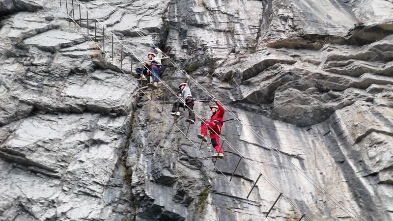 China’s hottest new tourist attraction is 5,000 feet in the air