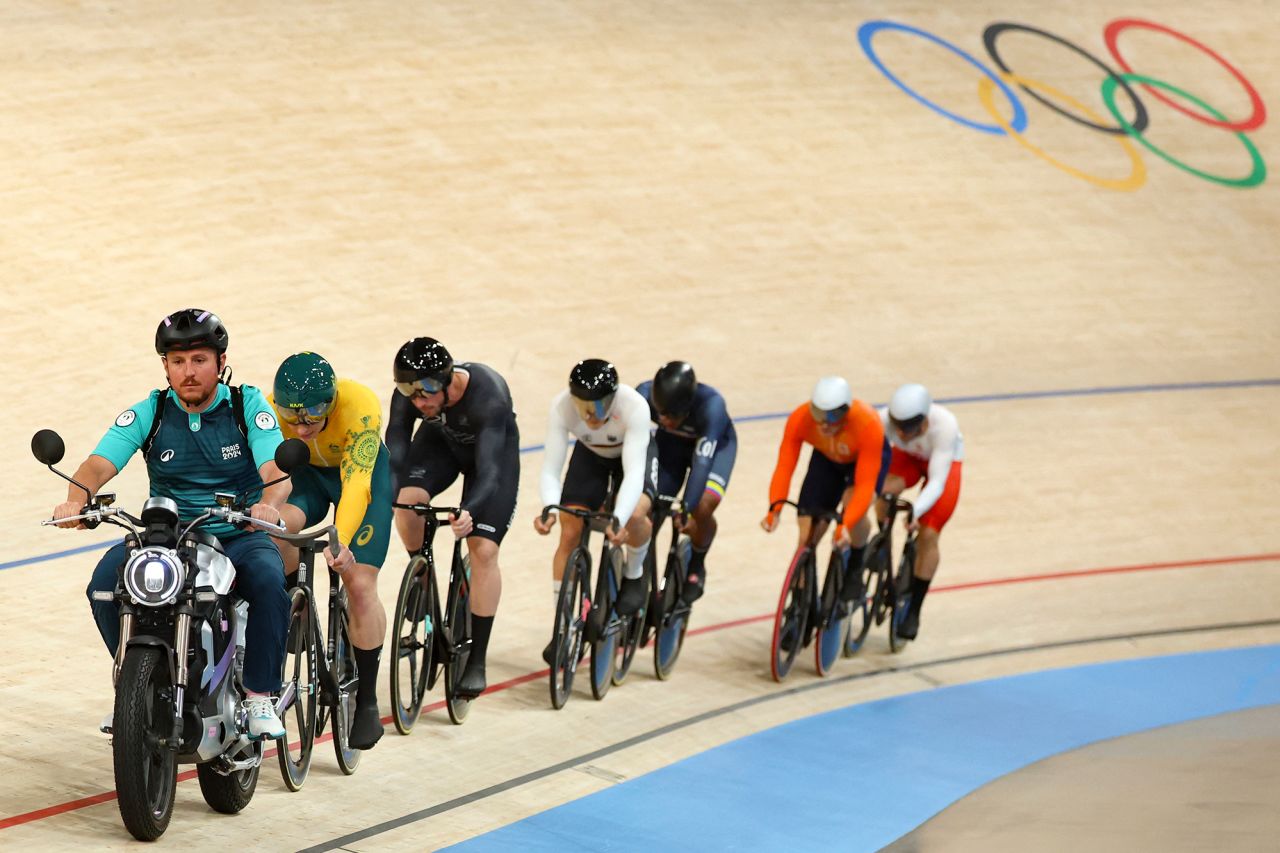 A motorbike leads cyclists in the men’s track cycling quarterfinal on August 11. 