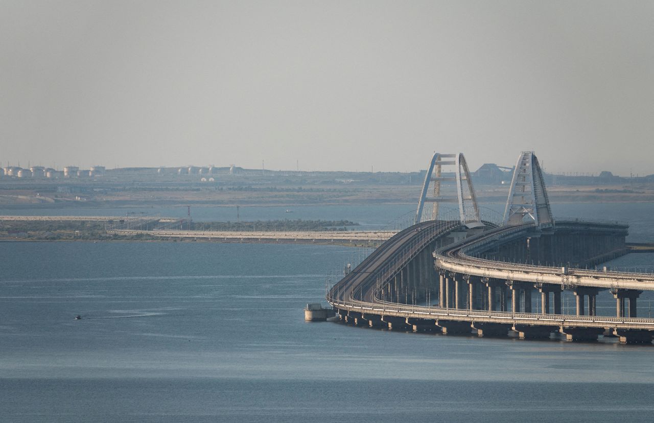 This picture shows the?Crimean?bridge?connecting the Russian mainland with the peninsula across the?Kerch?Strait, Crimea, on July 17.