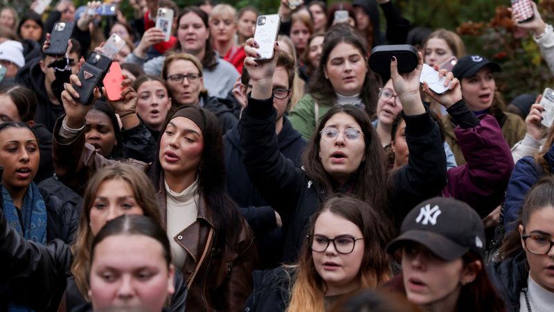 Liam Payne fans gather in great crowds to pay tribute in London’s Hyde Park