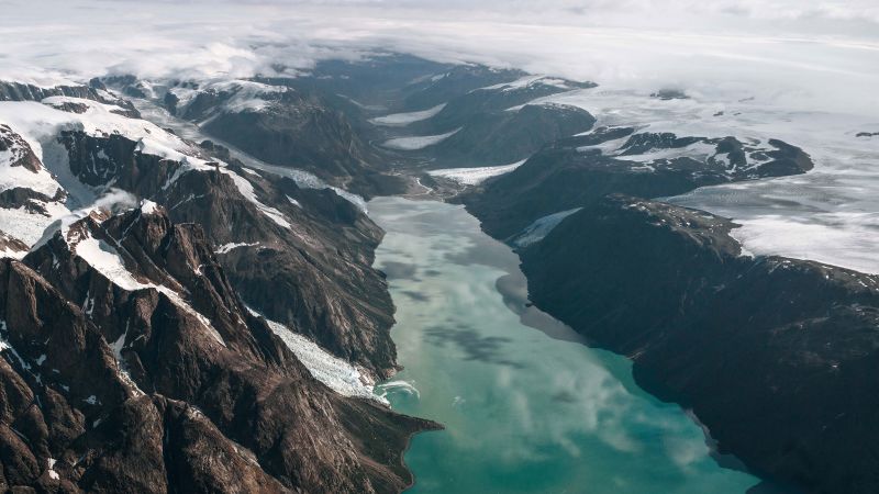 照片显示格陵兰岛冰川消退的速度有多快