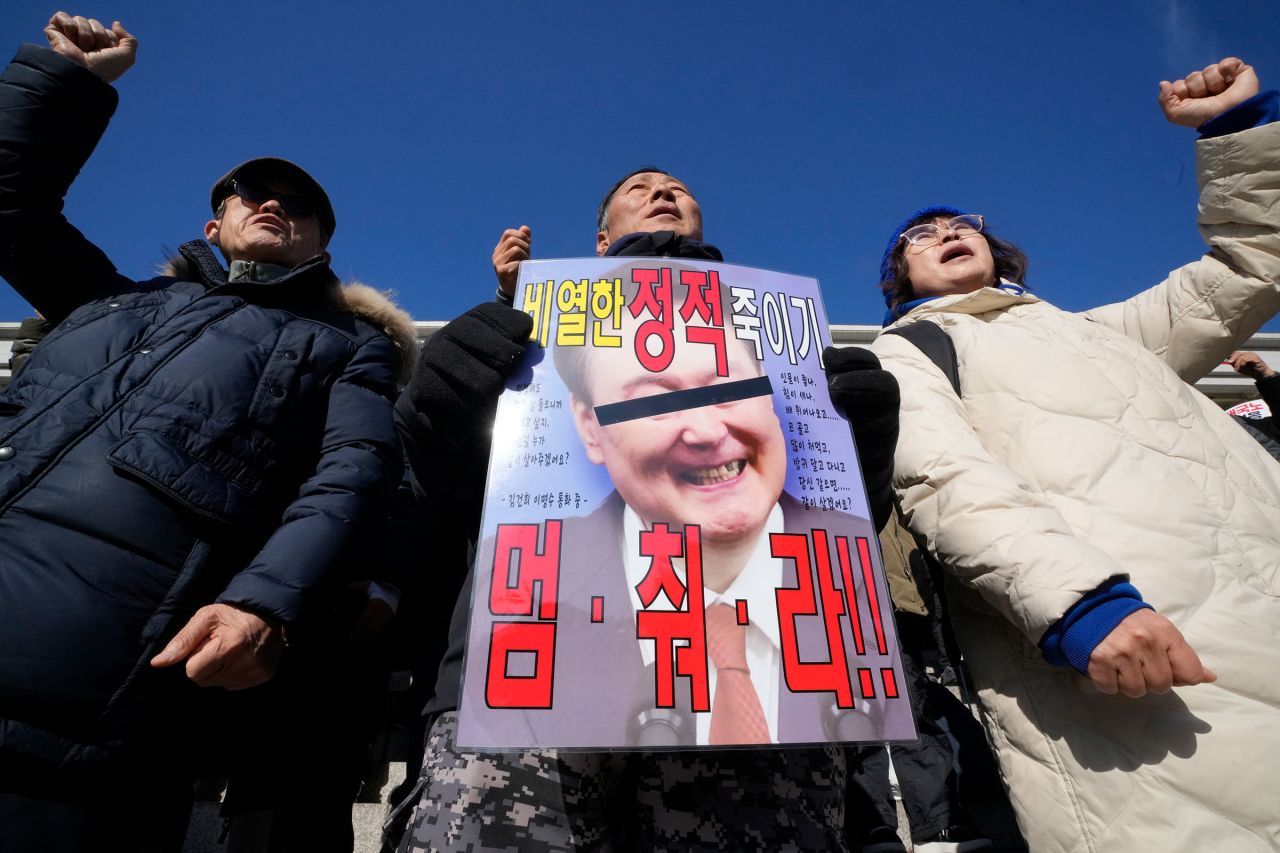 Members of the main opposition Democratic Party rally against Yoon.