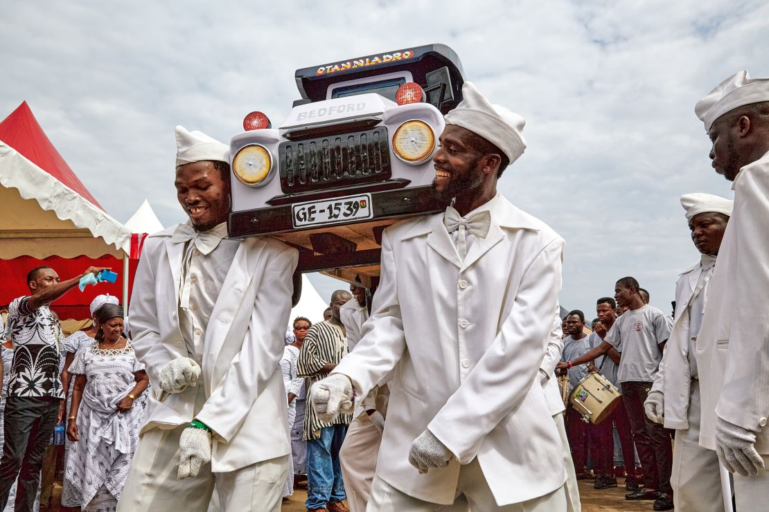 In 2017, a family in the Greater Accra region surprised mourners with a performance from a group of coffin dancers. The troupe danced with the truck-shaped coffin and carried it to the ceremony. Coffin dancing is a relatively new tradition in Ghana, pioneered by undertaker Benjamin Aidoo.