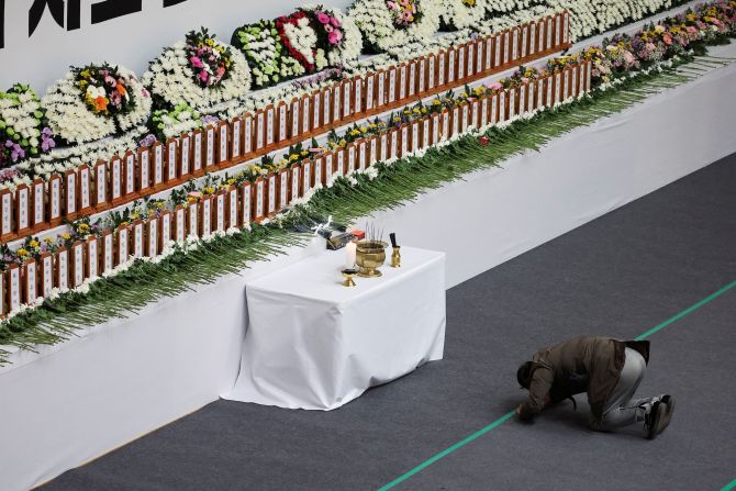 A man bows as he visits a memorial altar for the Jeju Air victims at Muan Sports Park on December 30.