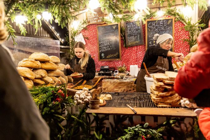 <strong>Krakow Christmas Market, Poland: </strong>Historic landmark St. Mary's Basilica serves as a stunning backdrop to this yearly event, along with the Renaissance Cloth Hall.