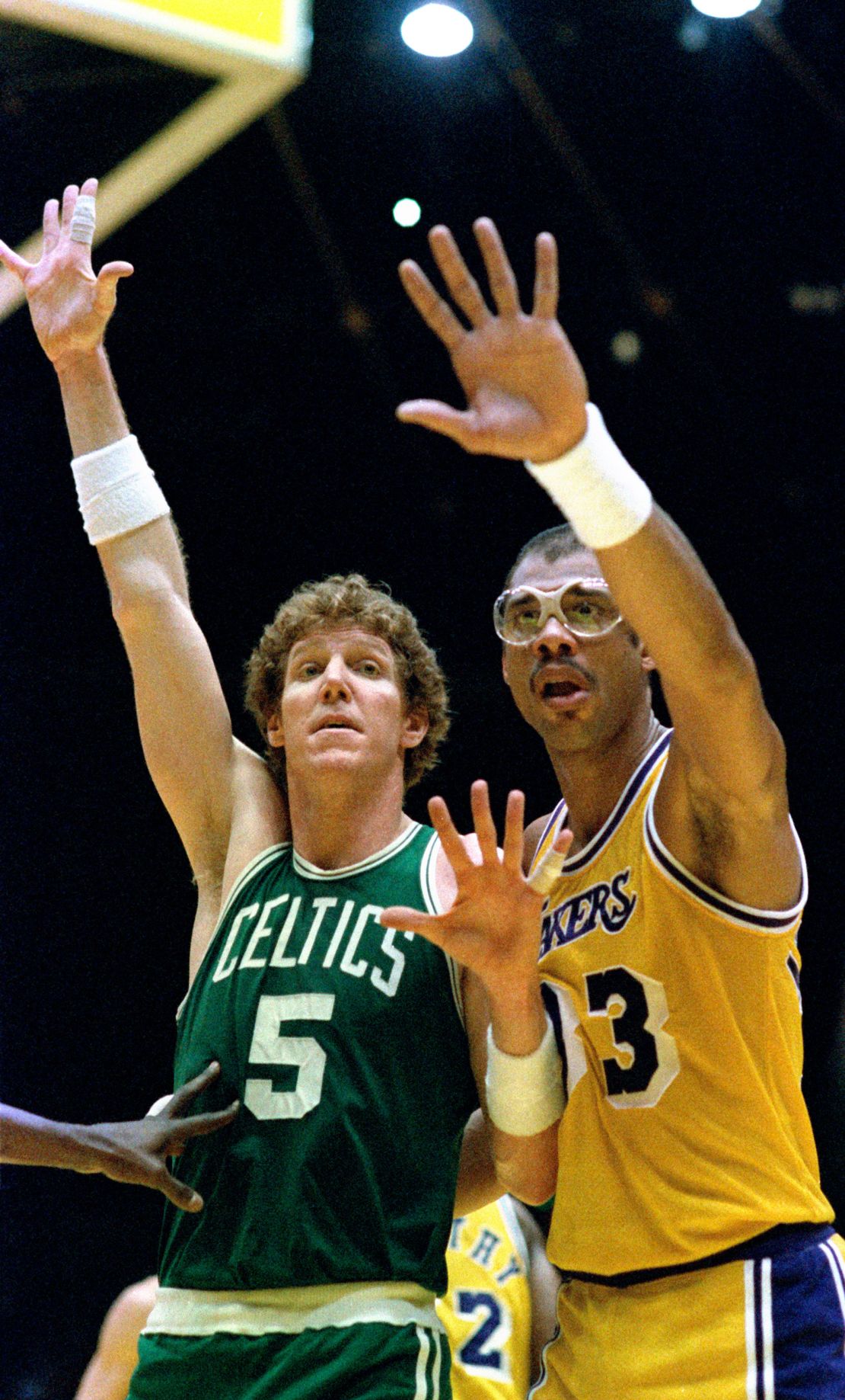 Boston Celtics Bill Walton battles Los Angeles Lakers Kareem Abdul-Jabbar during the 1985 NBA Finals.