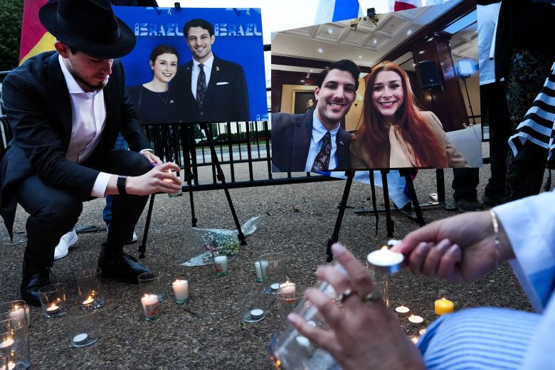 Mourners lights candles for killed Israeli embassy staff members Yaron Lischinsky and Sarah Lynn Milgrim, during a vigil outside of the White House on May 22.
