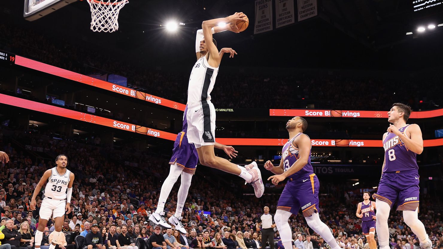 The San Antonio Spurs face off against the Phoenix Suns during an NBA game on November 02, 2023 in Phoenix, Arizona.