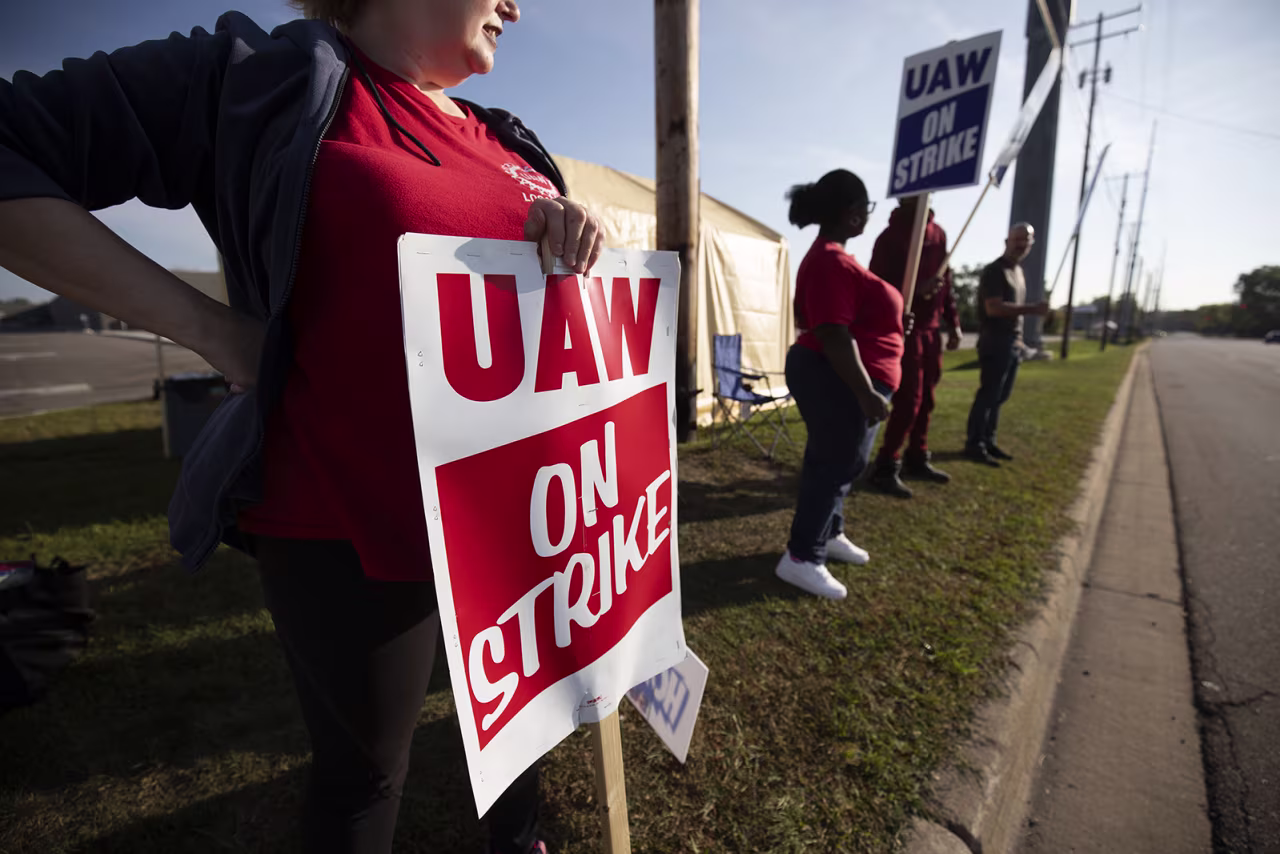 United Auto Workers (UAW) members strike outside the General Motors Lansing Redistribution facility on September 23 in Lansing, Michigan. 
