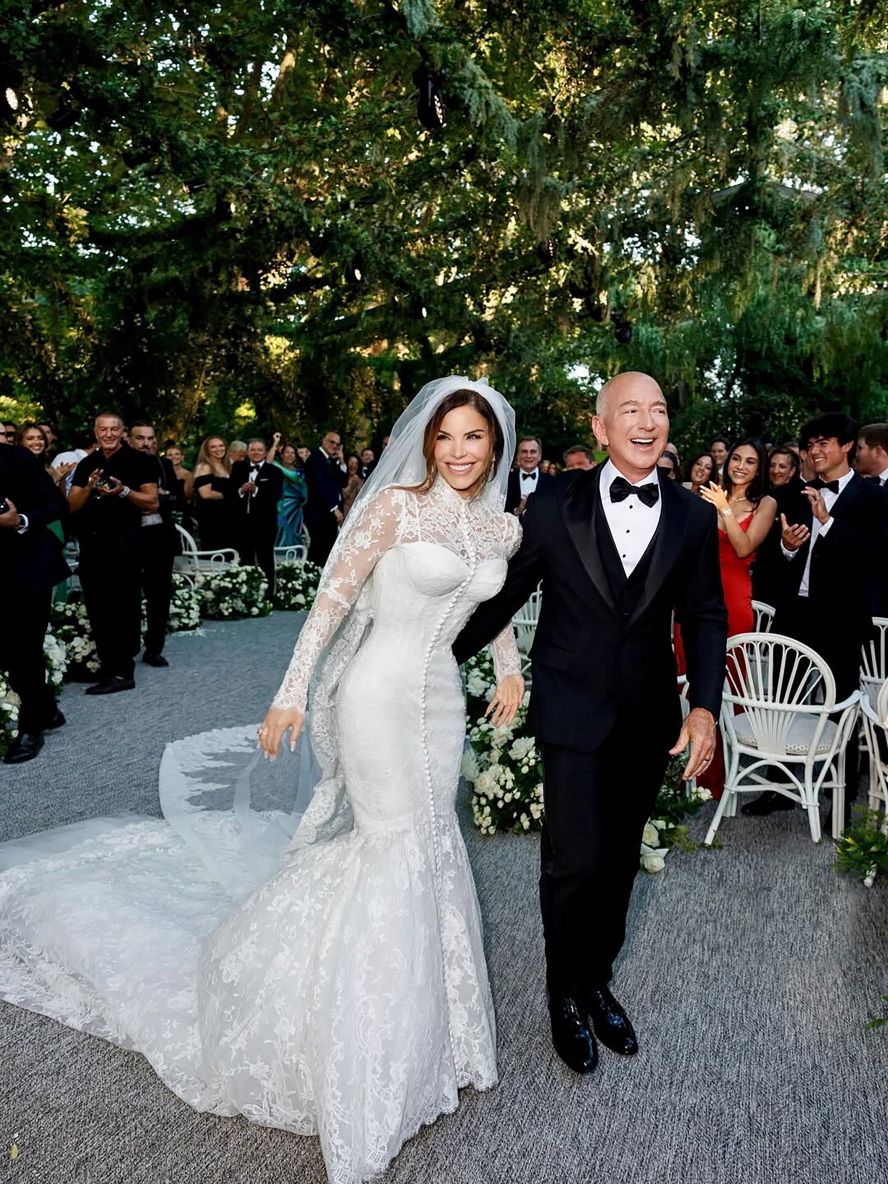 Former journalist Lauren Sanchez and Amazon founder Jeff Bezos react during <a href="index.php?page=&url=https%3A%2F%2Fwww.cnn.com%2F2025%2F06%2F27%2Fstyle%2Fjeff-bezos-lauren-sanchez-wedding">their wedding ceremony</a> in Venice, Italy, on Friday, June 27. The couple celebrated their marriage on the Venetian island of San Giorgio Maggiore in front of some 200 high-profile guests, including Kim Kardashian, Oprah Winfrey and Leonardo DiCaprio. <a href="index.php?page=&url=https%3A%2F%2Fwww.cnn.com%2F2025%2F06%2F25%2Fstyle%2Fgallery%2Fvenice-wedding-jeff-bezos-lauren-sanchez">See more photos from the wedding</a>.