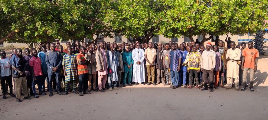 CAN Niger State chapter chairman meets with the parents of the kidnapped children.