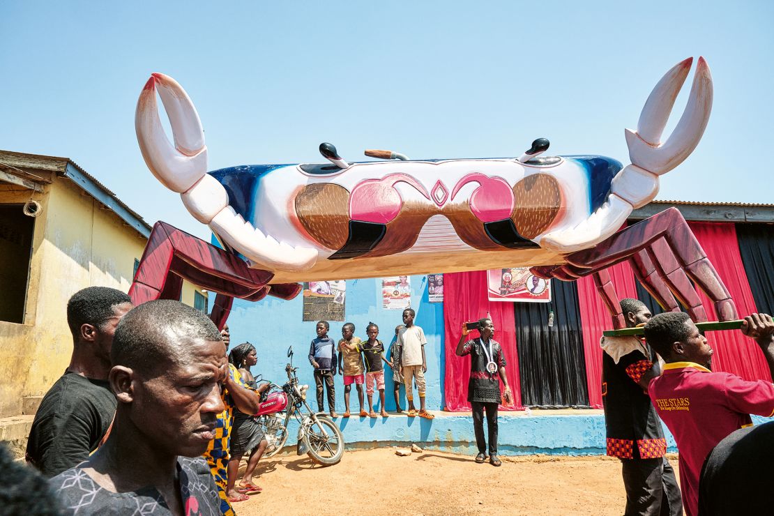 Caskets were until recently totally handmade, Tschumi told CNN. The artisans who make them usually operate out of small workshops. In the Central Region, a crab-shaped coffin was made in 2024 for a builder nicknamed “Crab.”