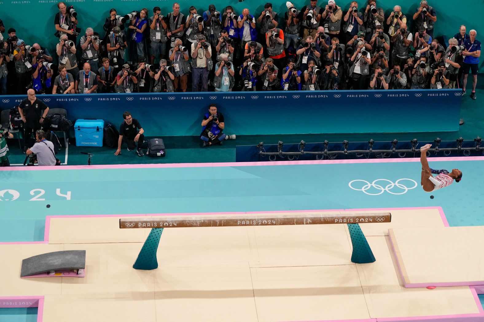 Chiles stuck her dismount from the balance beam, but she had a few moments of wobbles and <a href="index.php?page=&url=https%3A%2F%2Fwww.cnn.com%2Fsport%2Flive-news%2Fparis-olympics-news-2024-07-30%23h_eee04f5ea49655e44835ff8451894373">at one point fell off the beam</a>. The Americans still had a commanding lead.