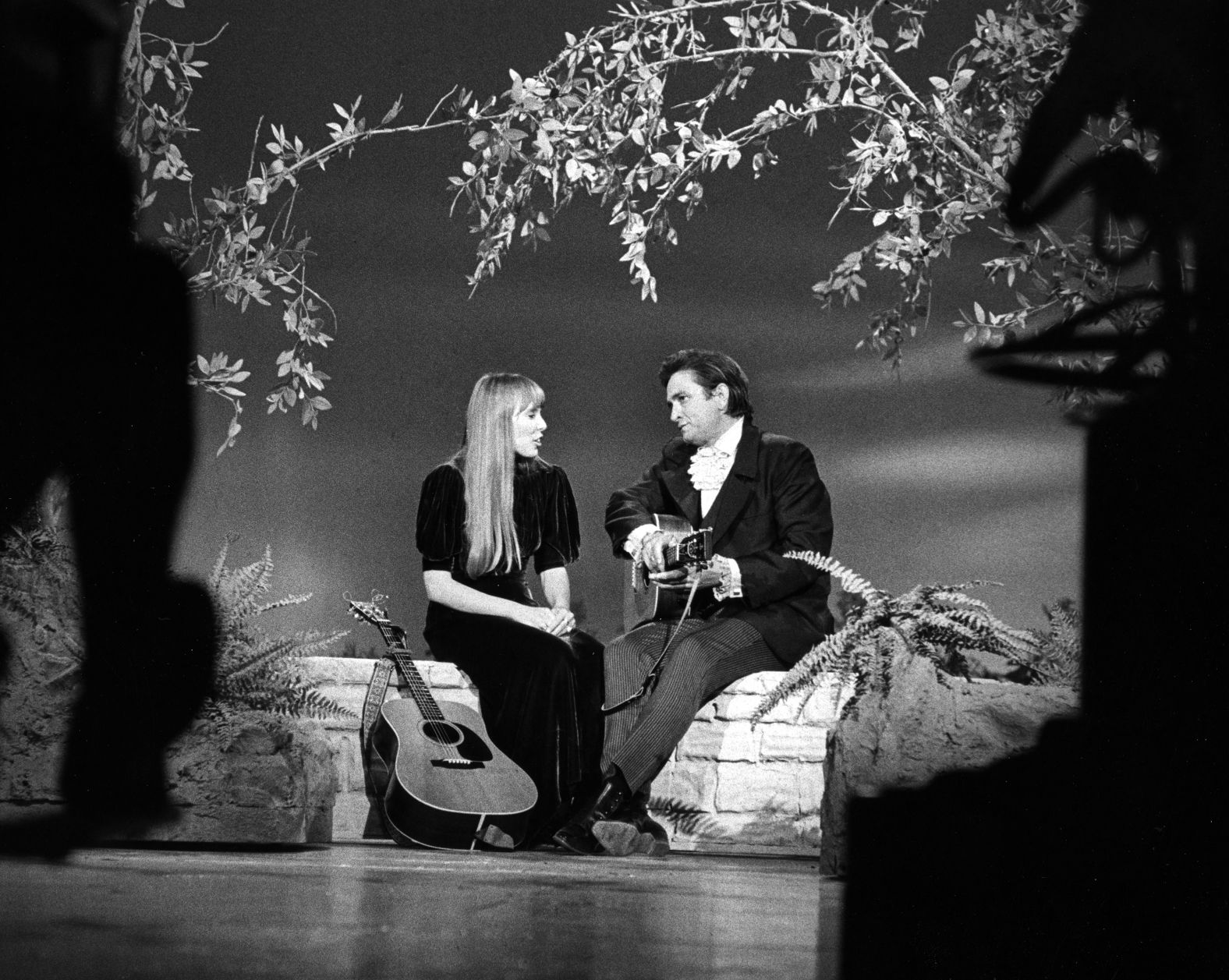 Mitchell appears with country singer-songwriter Johnny Cash on his television show in 1969.