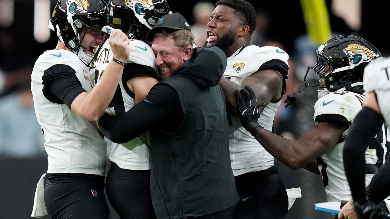 LAS VEGAS, NEVADA - NOVEMBER 02: Cam Little #39 of the Jacksonville Jaguars celebrates with his team after making a field goal during the second quarter in the game against the Las Vegas Raiders at Allegiant Stadium on November 02, 2025 in Las Vegas, Nevada. (Photo by Candice Ward/Getty Images)