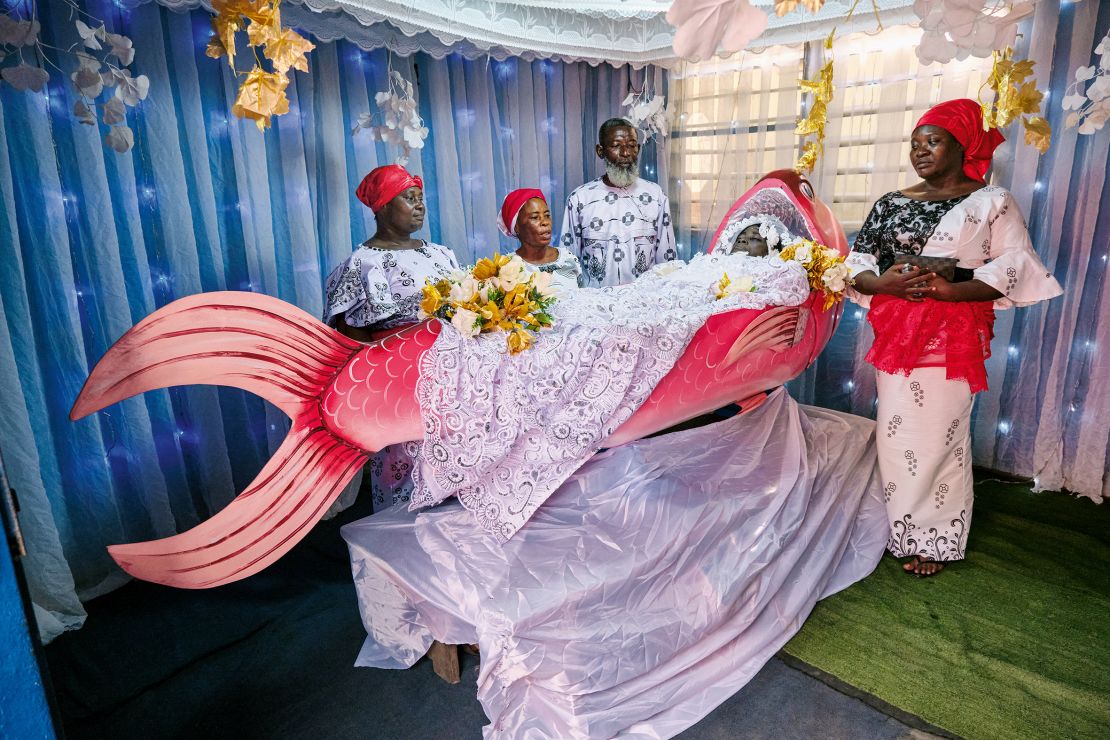 The night before a funeral, some families will undertake “laying out,” in which the deceased is displayed, with mourners coming to paying their respects. The deceased may be lying down, like this 2024 ceremony in Greater Accra, although they may be sat upright.