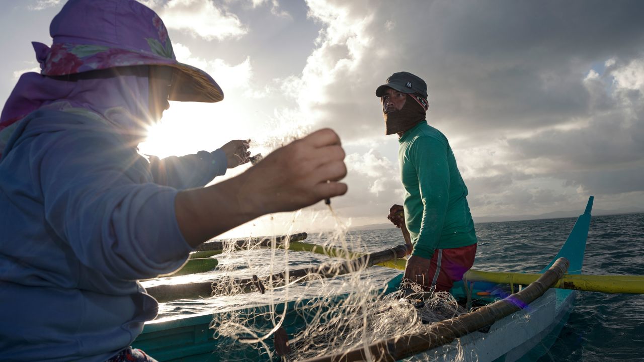 Leo Betorio (41) and his wife Melanie (36) are crab fishermen who live on Tubabao Island in the Eastern Samar region of the Philippines. Every day, they go out in the late afternoon to set their nets and come back in the early morning light the next day. They have been fishing since they were teenagers, as it has always been their main source of livelihood, but now they also have to feed 5 children. Nowadays their catch is much smaller and even though they have other small sources of livelihood such as a small vegetable garden, they say that sometimes it is hard to feed the whole family. The main cause, according to Leo's experience, is the sharp increase in the number of fishermen competing in the same coastal areas. As a result, the amount of fish and crabs is decreasing because they don't have the time to reproduce at the same rate as in the past.
