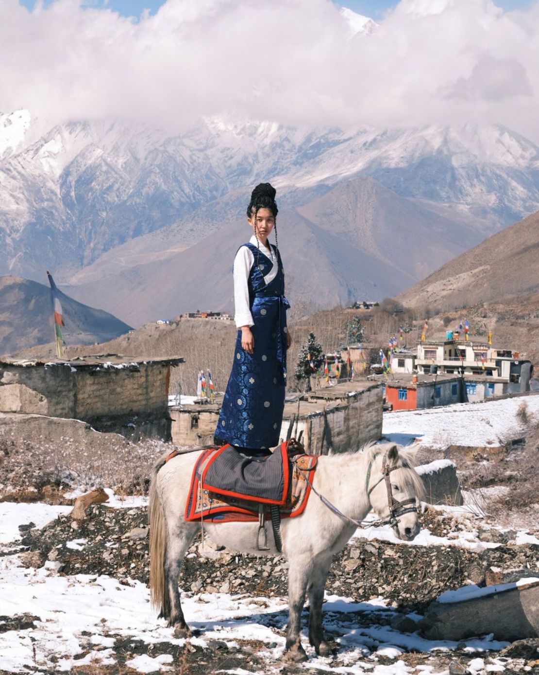 Fotografiada en Kazajstán, Kirguistán, India y Nepal, la serie "Trust Me" del fotógrafo Ivan Ryaskov explora el vínculo entre las personas y sus caballos.