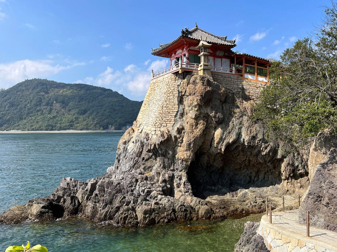 Abuto Kannon is popular with both fishermen and expectant mothers.