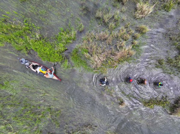 During the expedition the team was confronted with a number of rapids. Here, with the help of a local fishing village, they were able to bypass some of the more treacherous waters by portaging through a small marsh.