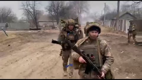 The video shows Ukrainian forces in the village of Sloboda.