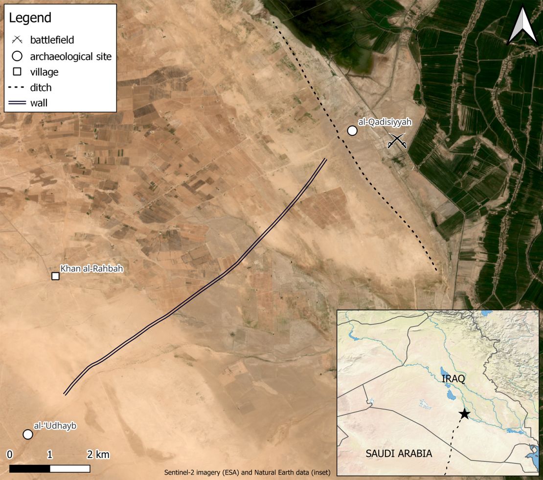 A map shows the newly discovered location of al-‘Udhayb and al-Qadisiyyah in southwestern Iraq — as well as the wall/canal linking the two sites — and the likely location of the Battle of al-Qadisiyyah.