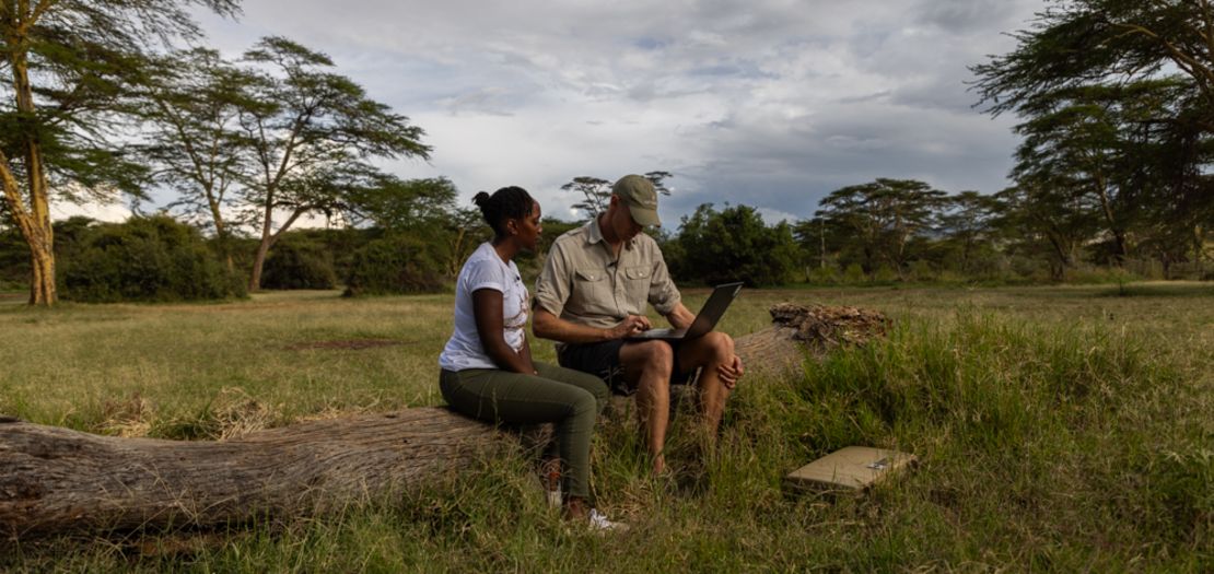 Jake Wall of EarthRanger (right) and vet Mukami Ruoro-Oundo reviewing the EarthRanger tool.