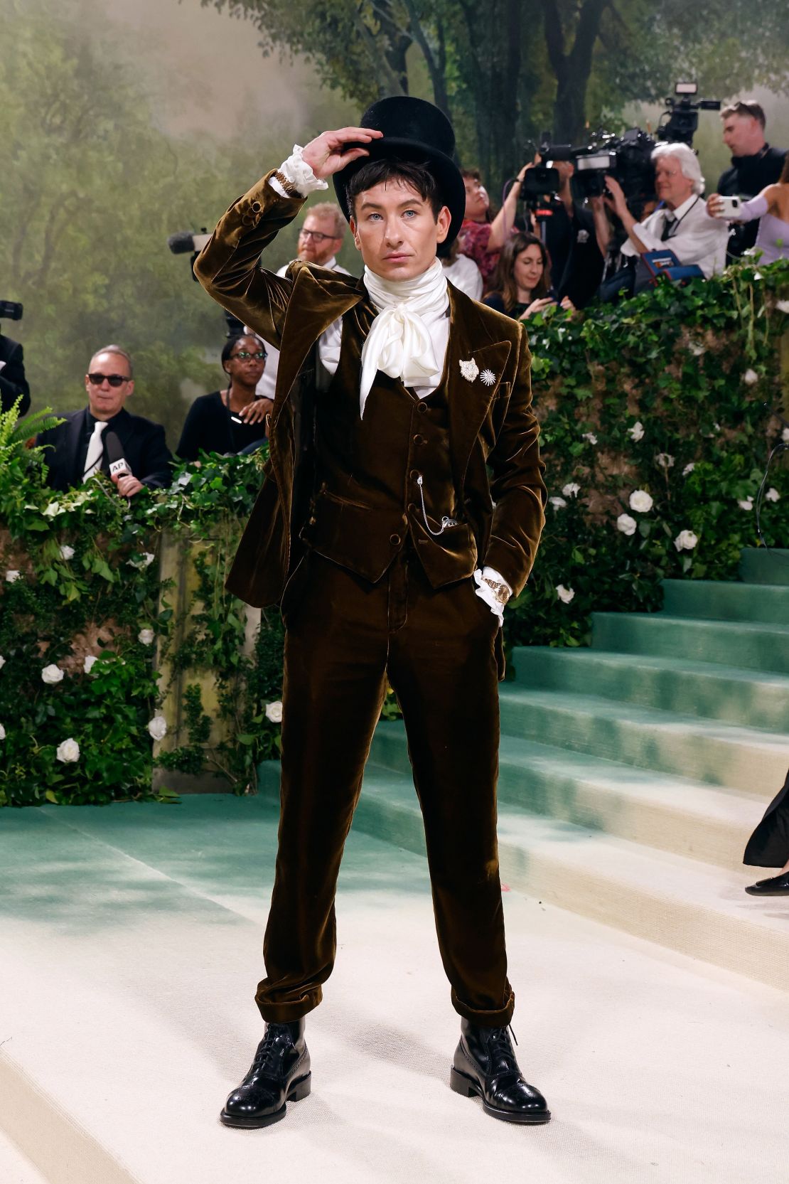 Barry Keoghan's Burberry suit came with a satin necktie, top hat and three watches.