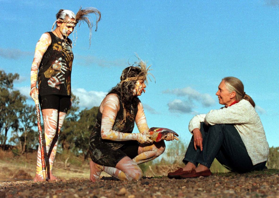 Goodall listens to Aboriginal dancer Dianne McNaboe and her daughter Beccy explain the meaning of an Aboriginal painting in Australia in 1997.