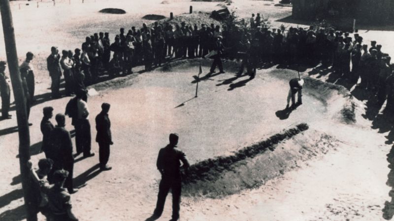 Невероятната история за това как военнопленниците са играли голф в затворническия лагер „Голямото бягство“