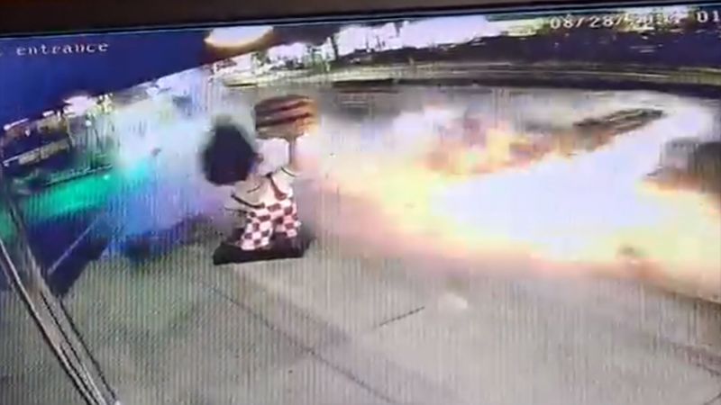 Crash sends fire hydrant through Big Boy statue’s head