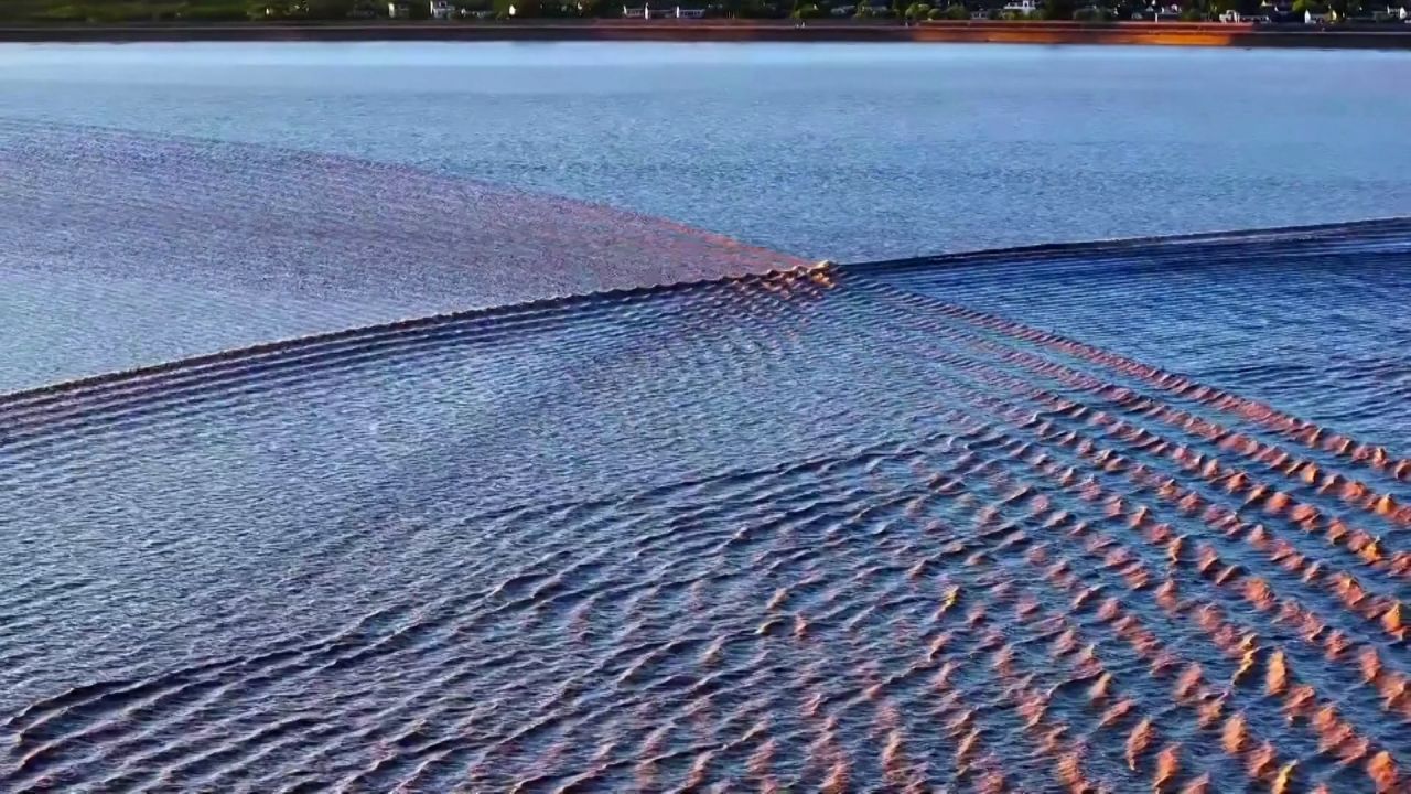 Video: Typhoon Bebinca creates tidal bores in China | CNN