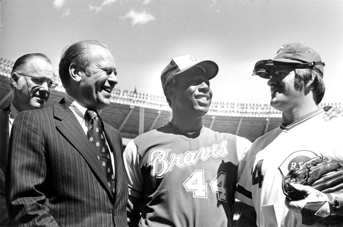 Rose and Hank Aaron meet US President Gerald Ford before their teams played in a season-opening game in Cincinnati in 1974. During that game, Aaron hit his 714th career home run to tie the all-time record held by Babe Ruth.