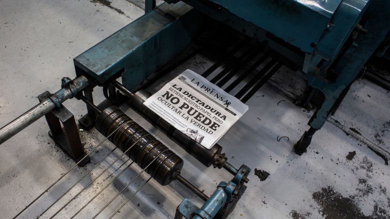 12 August 2021, Nicaragua, Managua: "The dictatorship holds our paper, but cannot hide the truth", is written on the last printed version of the newspaper critical of the government, "La Prensa". Photo: Stringer/dpa (Photo by Stringer/picture alliance via Getty Images)
