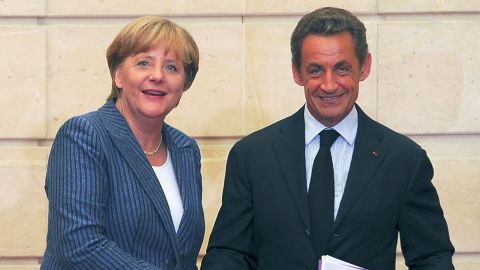 Geman Chancellor Angela Merkel and French President Nicolas Sarkozy will  to discuss the euro crisis on Sunday.