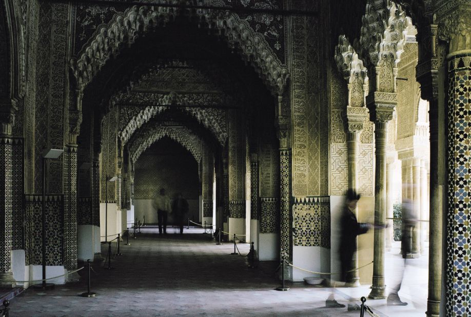 Courtyards and passageways bordered by arches are particular highlights of the palace. 