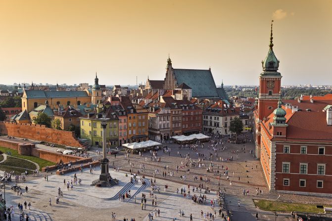 Part of the capital's Old Town, Castle Square is home to the Royal Castle, the official residence of Polish monarchs, and the King Sigismund III Vasa column, the oldest monument in the city.  