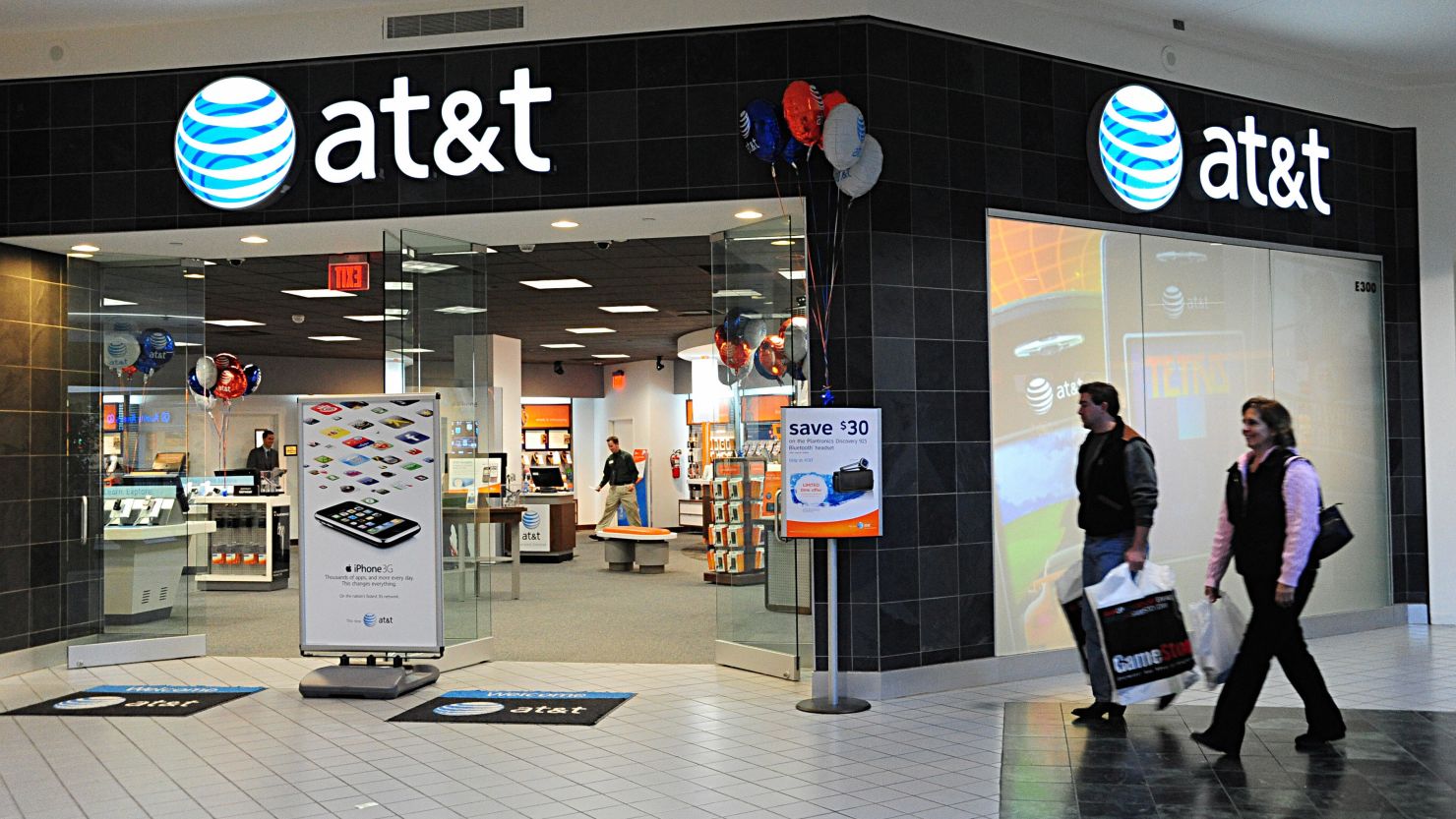 U.S. cellular giant AT&T Mobility is upgrading its wireless data network.