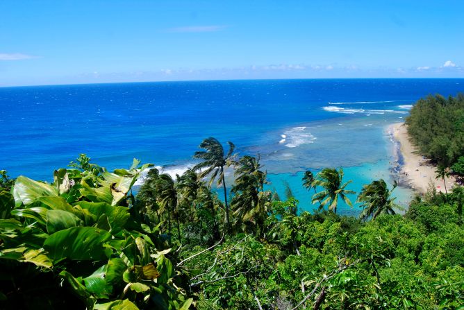When visiting Hawaii, focus on one or two islands and split your time between the sunny southern and western areas and the more tropical northern and eastern shores.