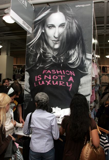 The award-winning actress, best known for playing the fashion-savvy Carrie Bradshaw in "Sex and the City" would seem like a safe bet to helm of her own fashion line. But it wasn't to be so.<br /><br />"Bitten," a budget range sold exclusively at casual clothing chain Steve & Barry's, vanished in 2008 when the retailer filed for bankruptcy. 