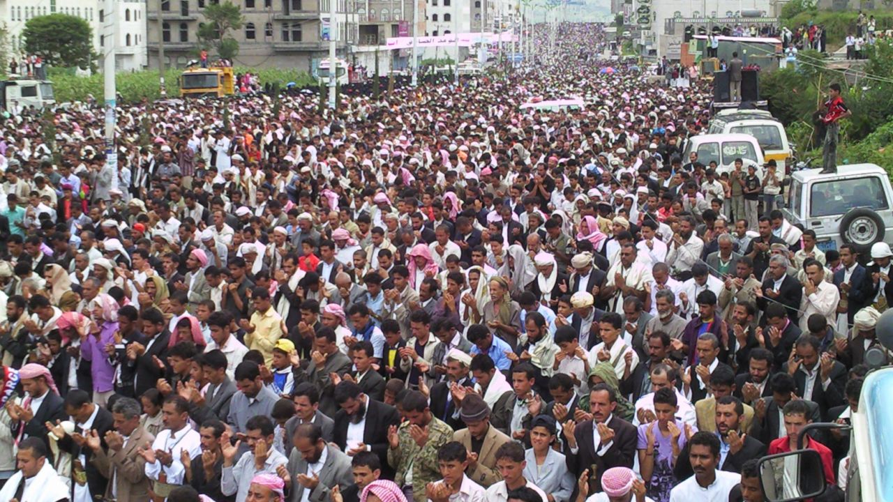Anti-regime protesters pray in the Yemeni city of Ibb on September 16, 2011 against President Ali Abdullah Saleh's rule.