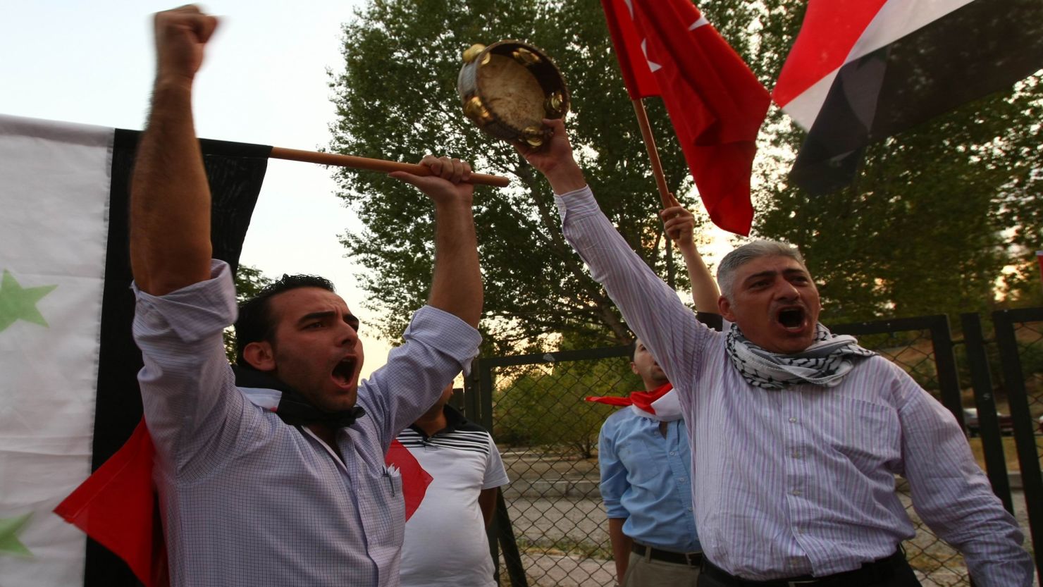 Members of the Syrian opposition living in Turkey  protest against the Syrian regime in Ankara on September 19, 2011.